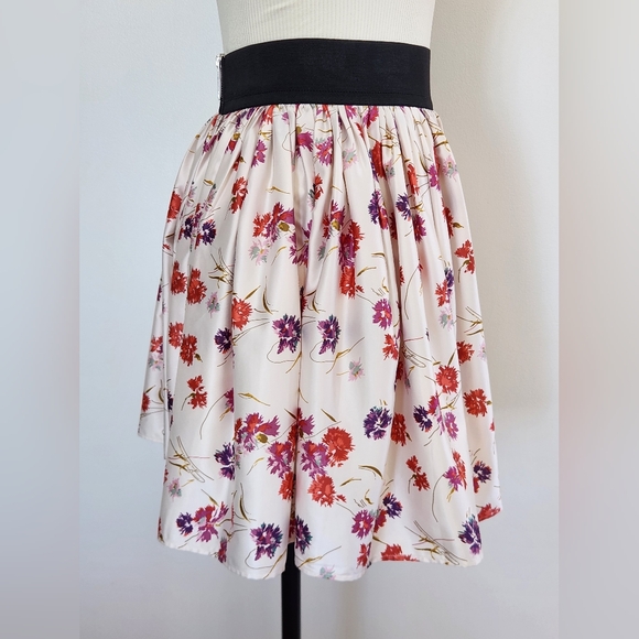 NWT || FIORUCCI || Italian Designer Floral Skirt Satiny Full Style Sz 40/ 6 - Picture 4 of 8